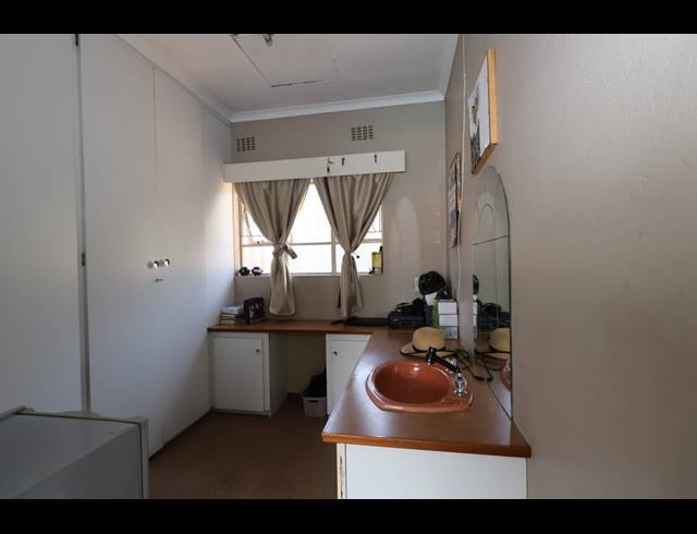 3 BEDROOM FREEHOLD FOR SALE IN FREEWAY PARK